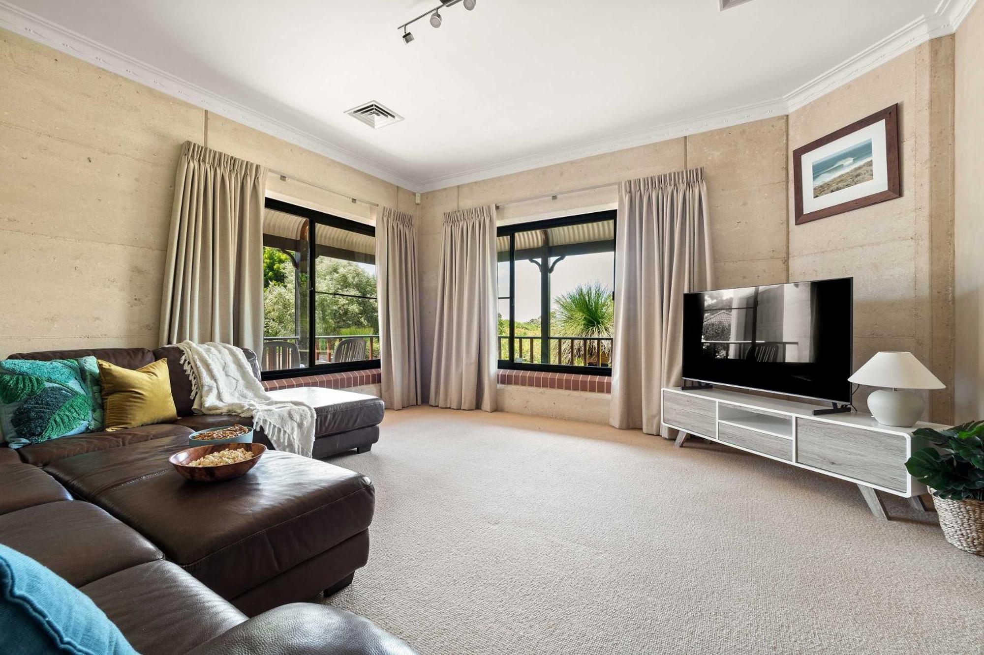 Holiday home Carinya Cove - Swimming Pool, Pet Friendly, Fireplace *