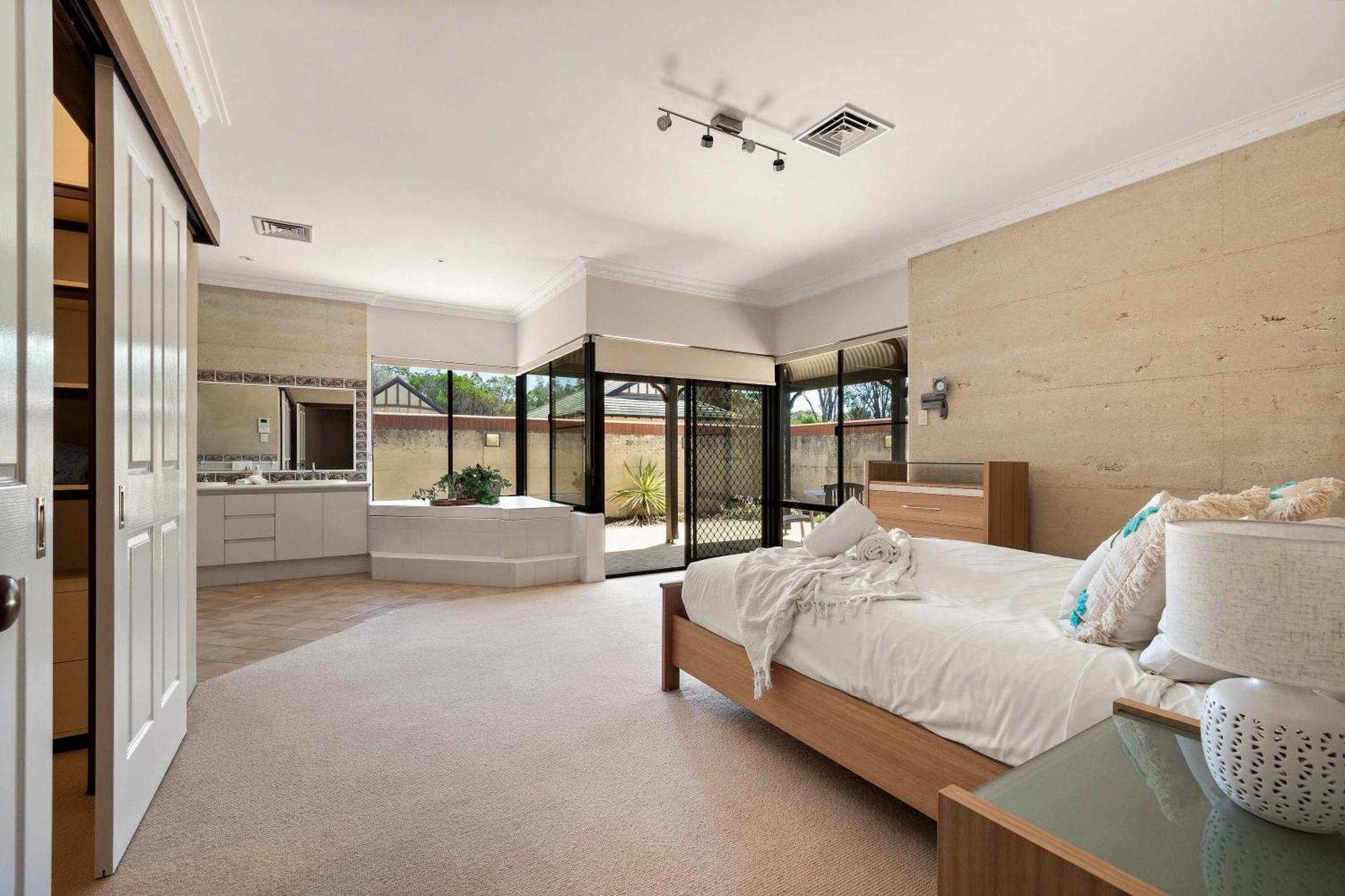 Carinya Cove - Swimming Pool, Pet Friendly, Fireplace Holiday home Dunsborough