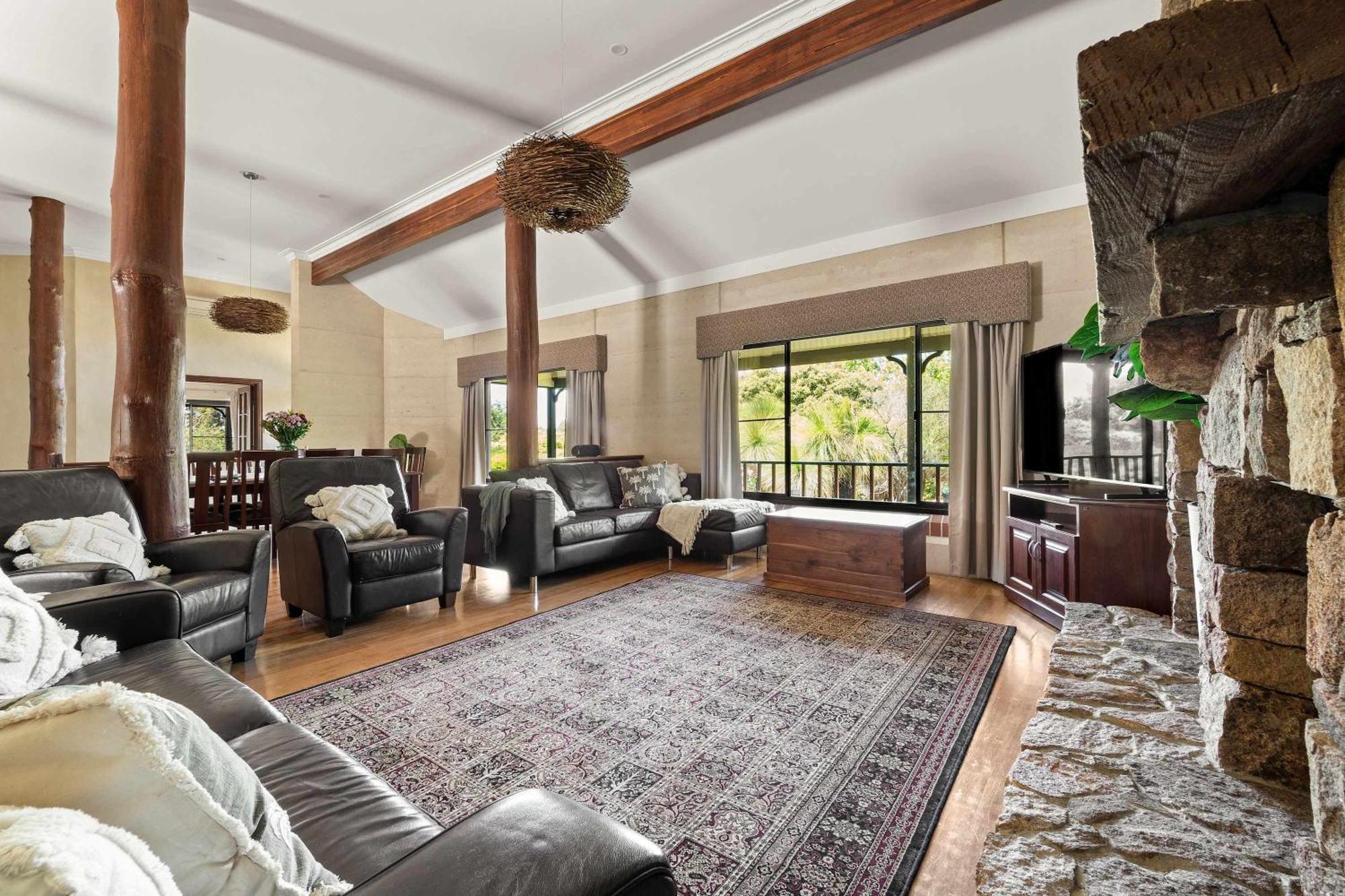 Carinya Cove - Swimming Pool, Pet Friendly, Fireplace Holiday home Dunsborough