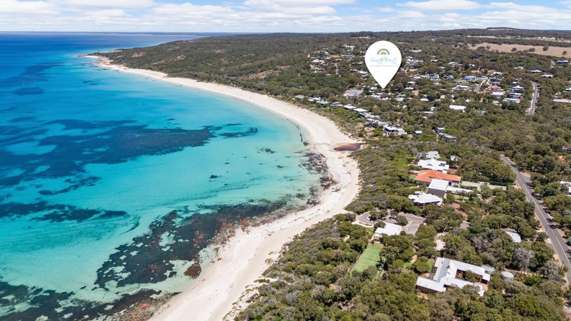 Eagle Bay House - 300m To The Beach!