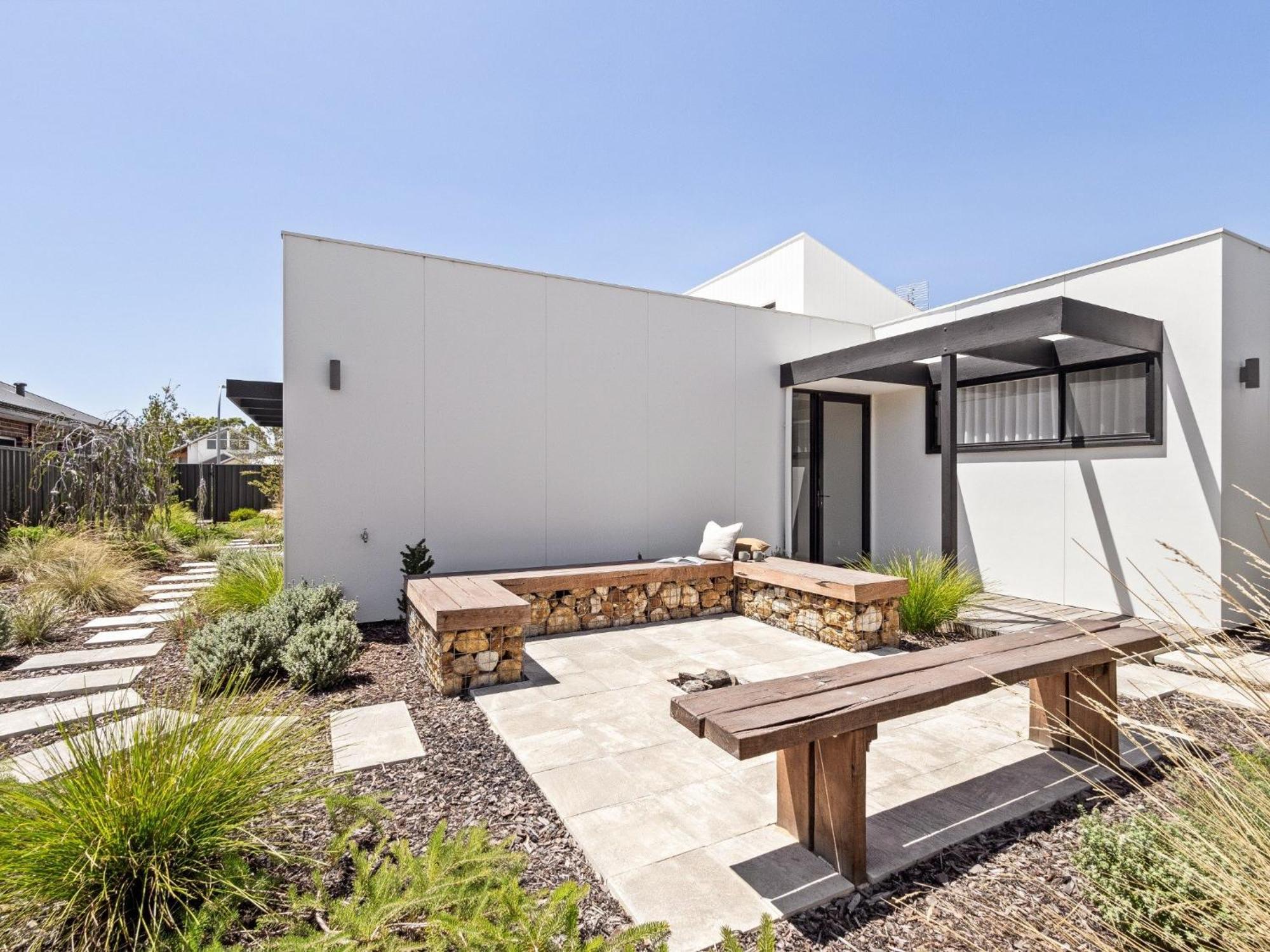 Amila - Location With Designed Spaces *