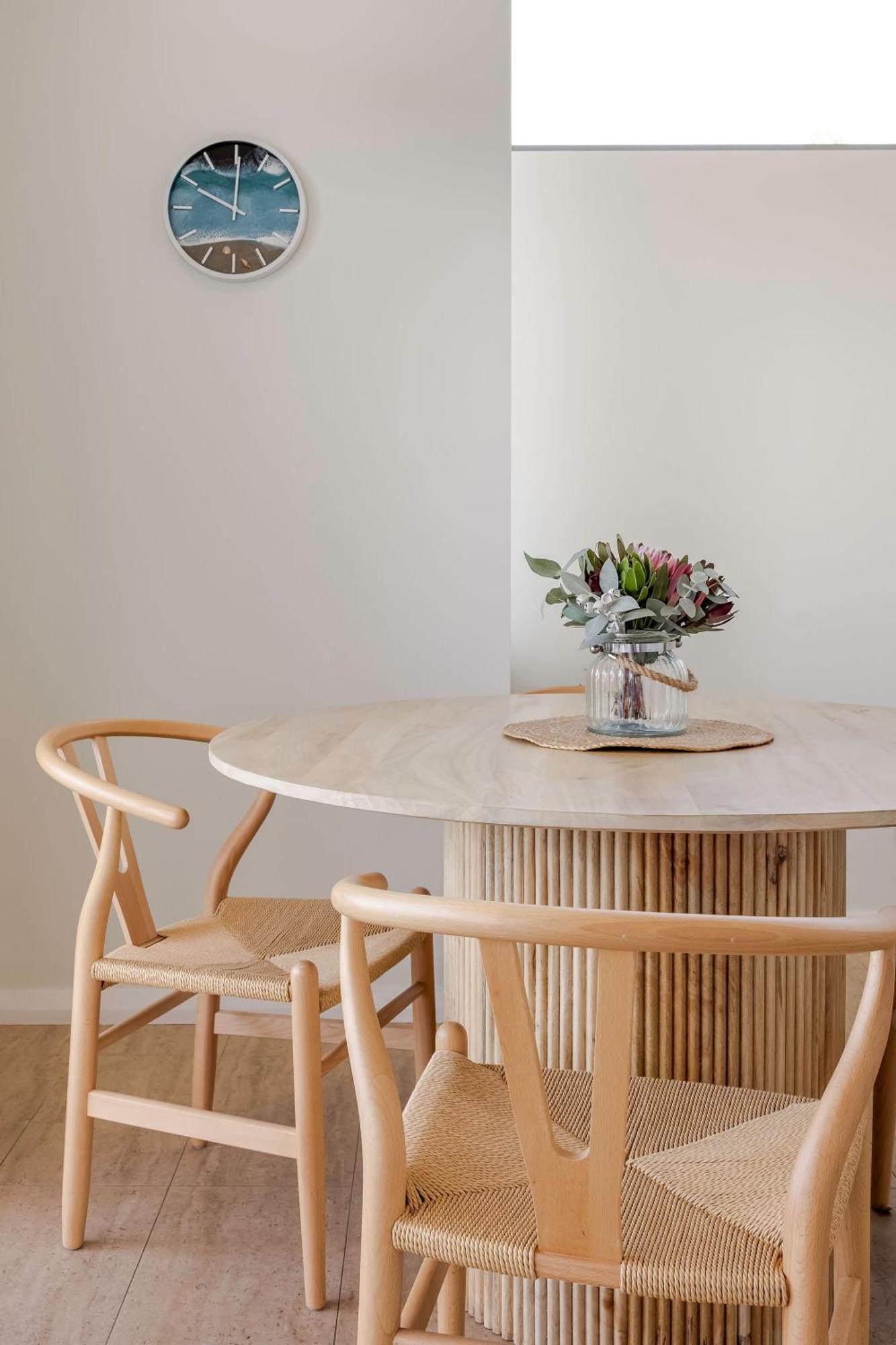 Salty Solstice-beachside Town Apartment