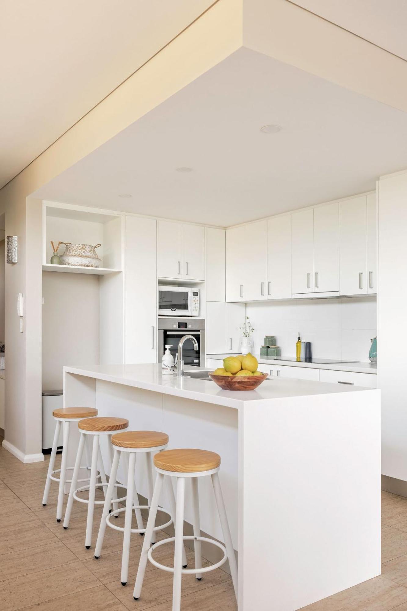 Salty Solstice-beachside Town Apartment
