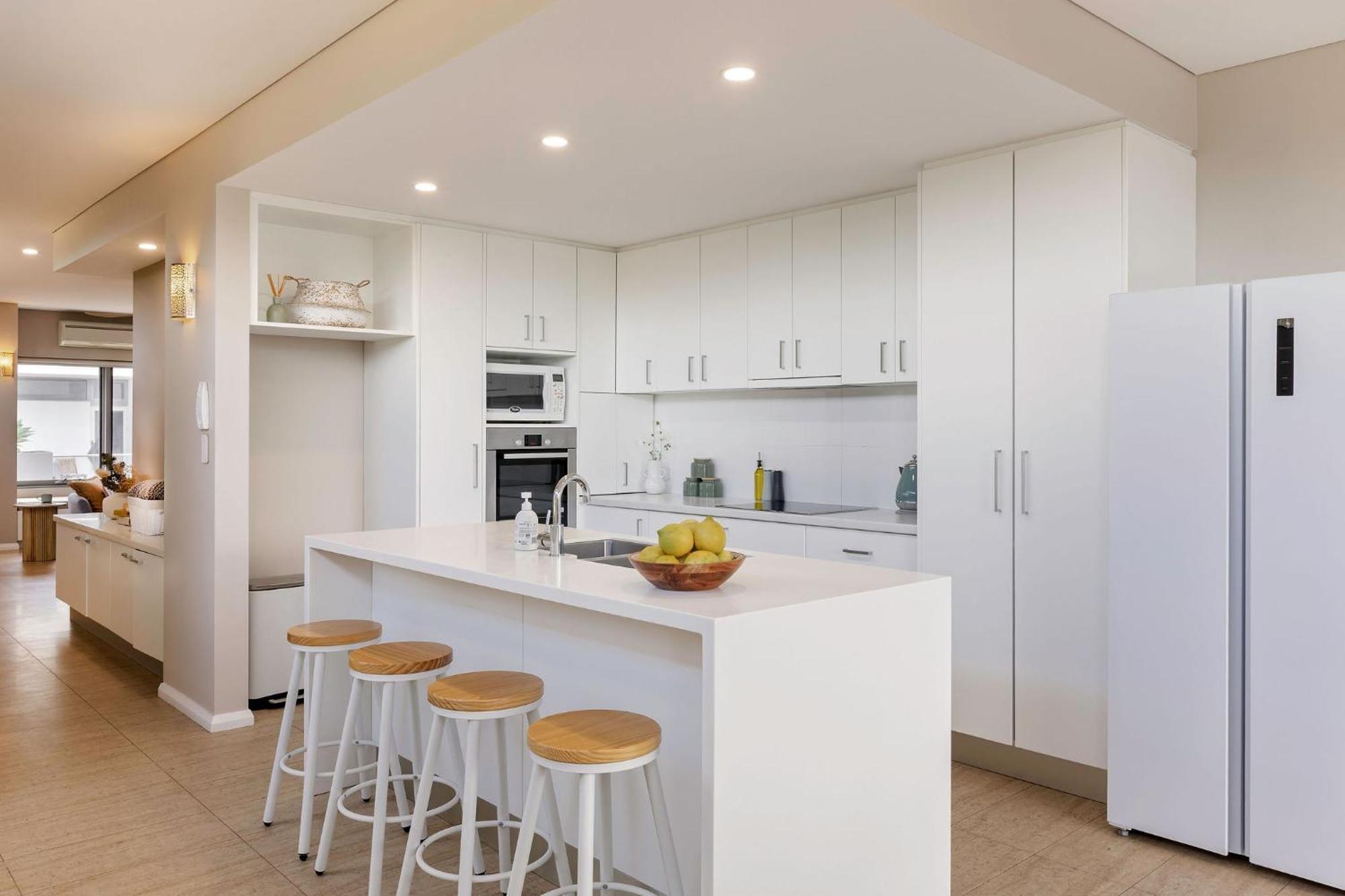 Salty Solstice-beachside Town Apartment *