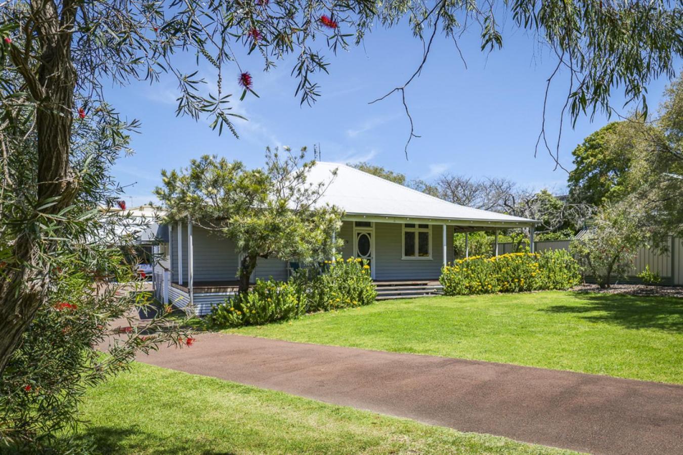 Charming In Heart Of Old Holiday home *
