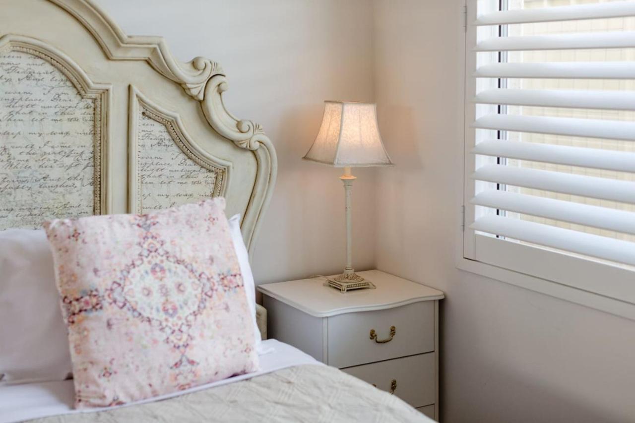 Casasandra - Perfectly Located Tasteful Charm