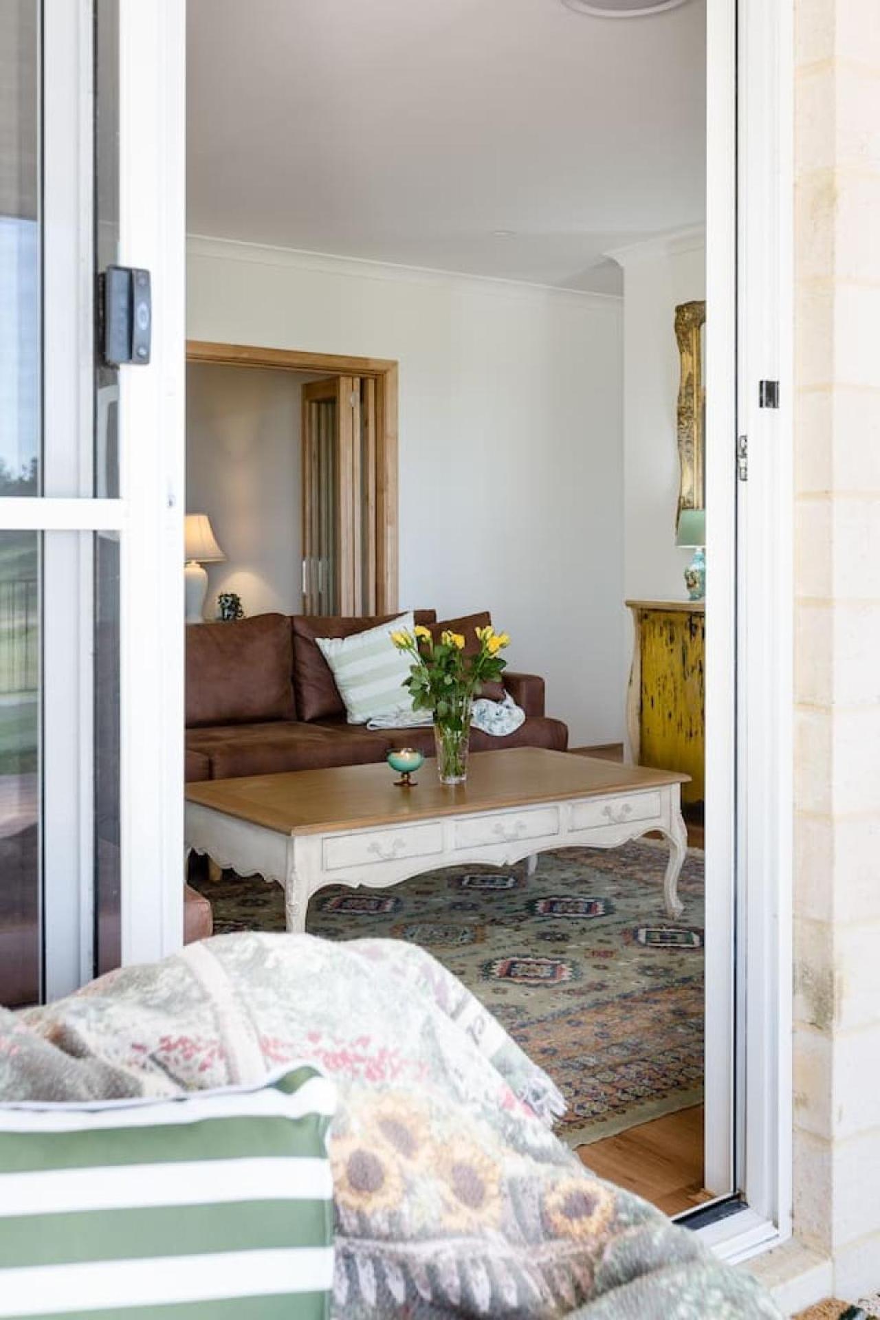 Casasandra - Perfectly Located Tasteful Charm Dunsborough