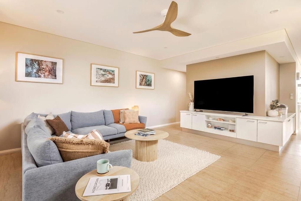 Salty Solstice-beachside Town Apartment