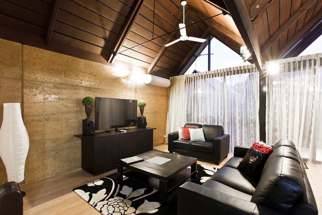 Whalers Cove Villas *