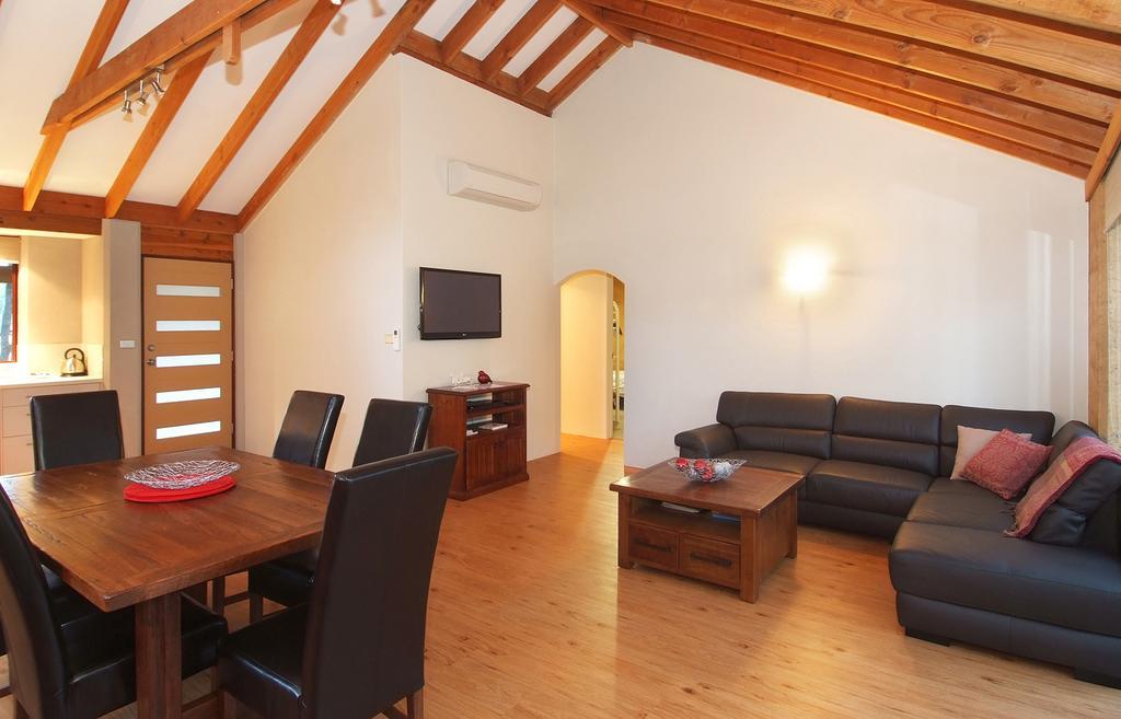 Lodge Woodstone Cottages *