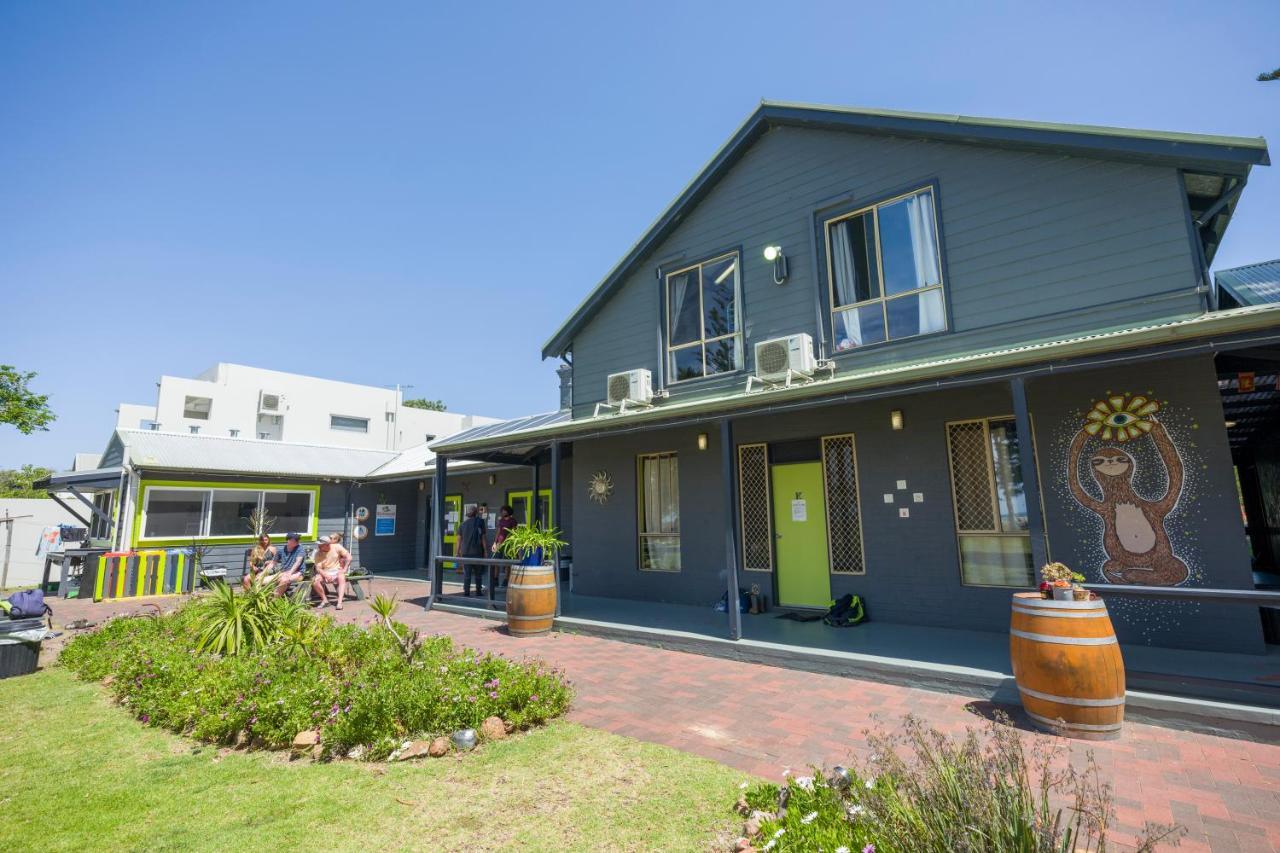Beachouse Yha Hostel *