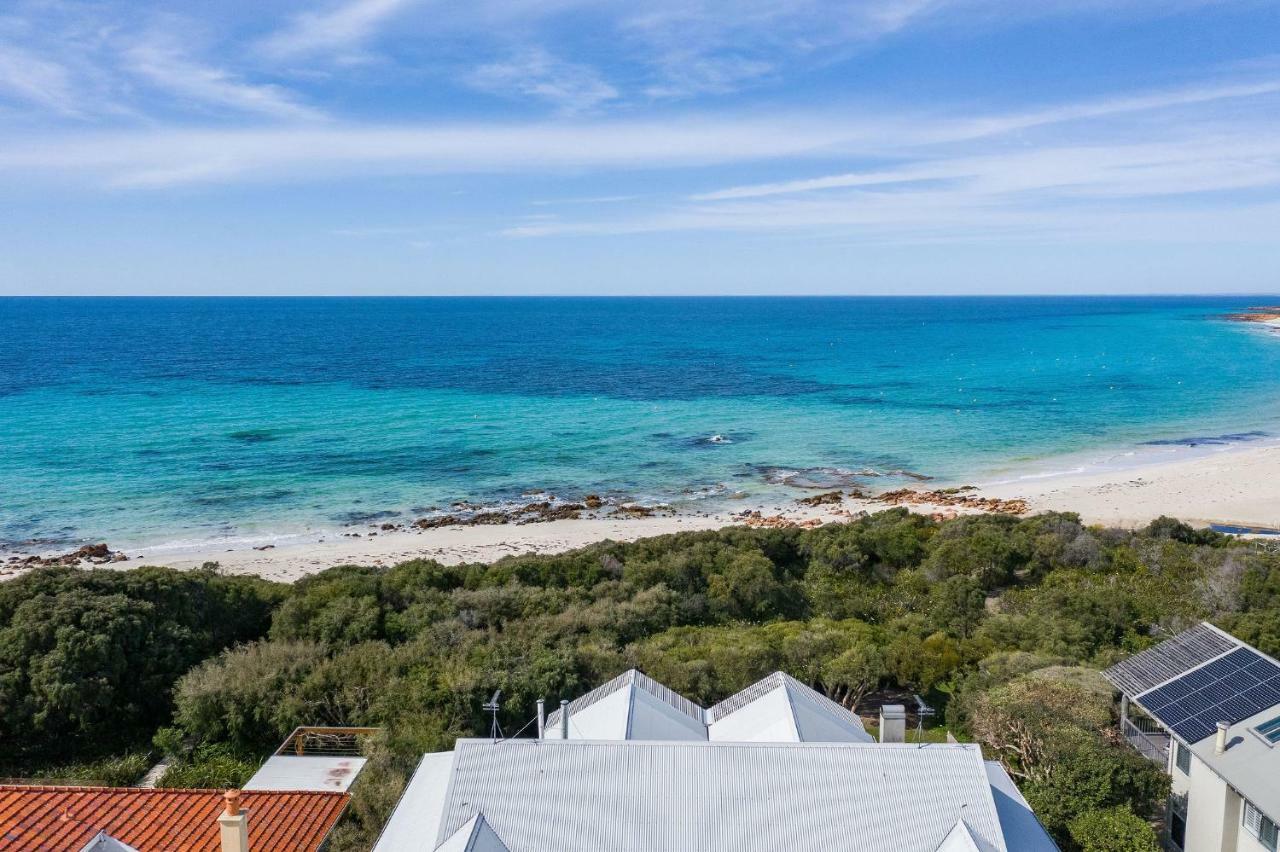 Beachfront On Eagle Bay Holiday home *