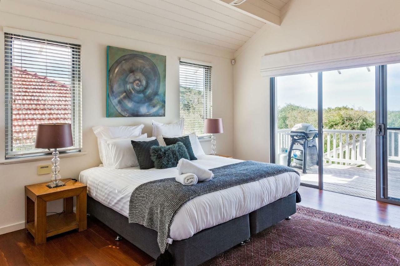 Beachfront On Eagle Bay Holiday home *