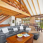 Kookaburra Cottage At Woodstone Estate
