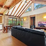 Kookaburra Cottage At Woodstone Estate