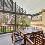 Pet Friendly Family Favourite - Kangaroo And Fairway Views With Air Con