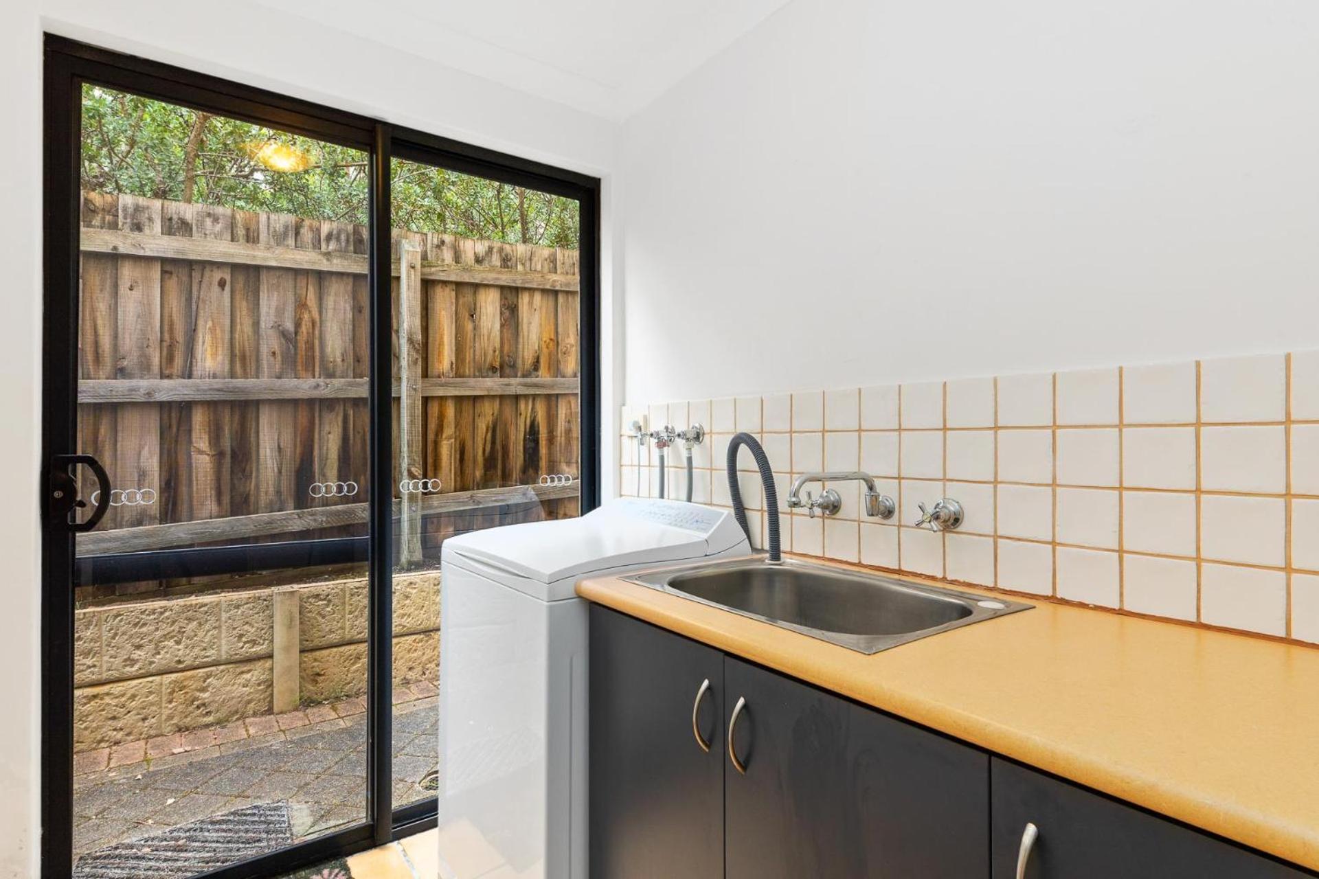 Pet Friendly Family Favourite - Kangaroo And Fairway Views With Air Con Holiday home
