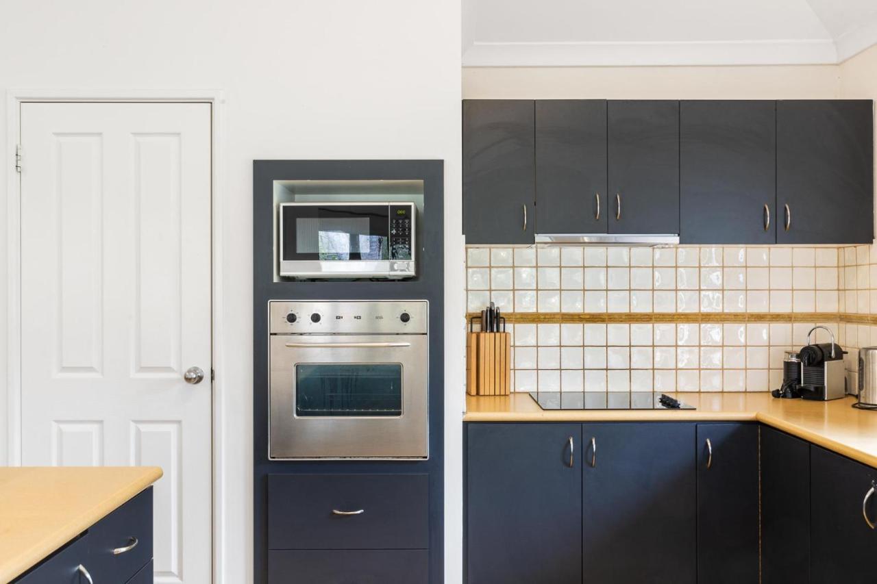 Pet Friendly Family Favourite - Kangaroo And Fairway Views With Air Con Holiday home Dunsborough