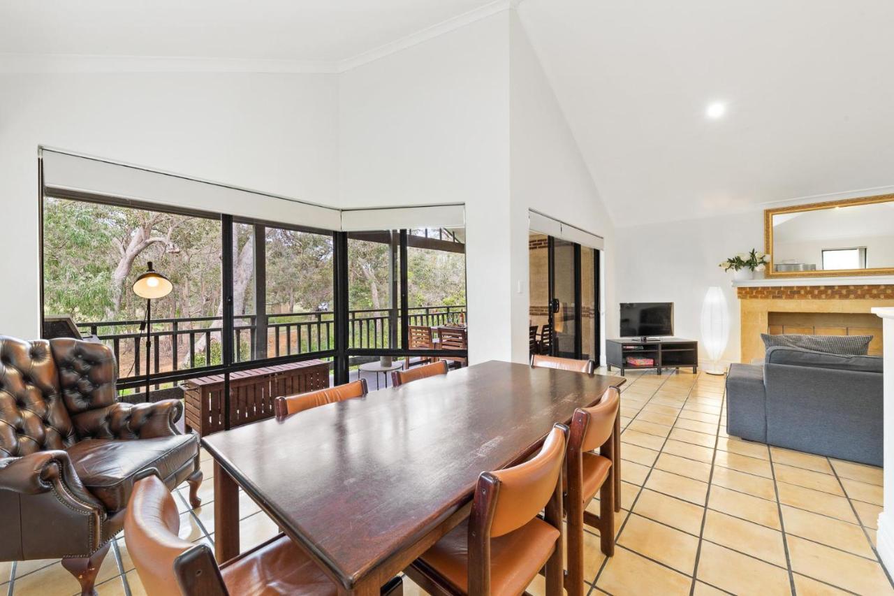 Pet Friendly Family Favourite - Kangaroo And Fairway Views With Air Con