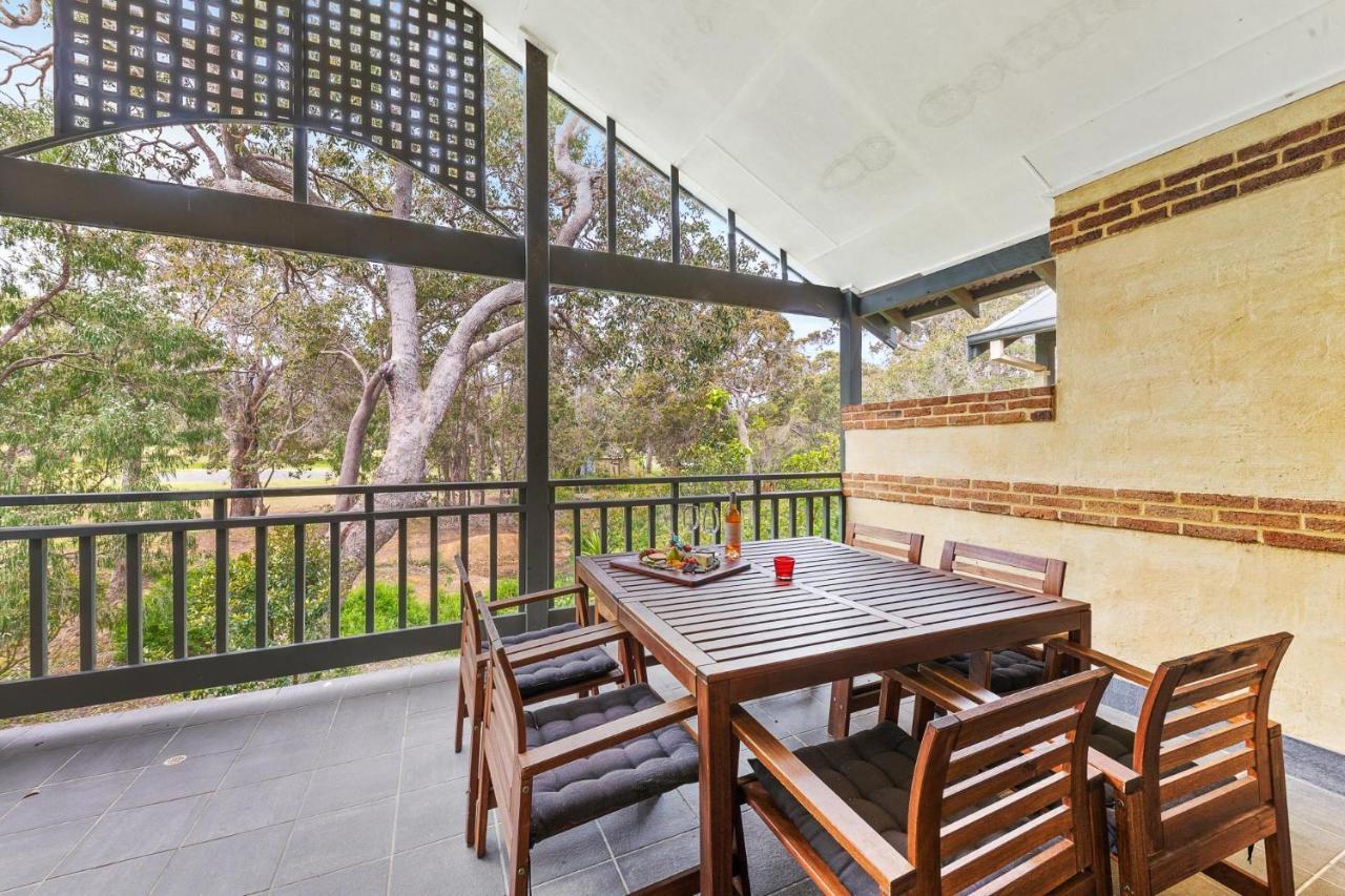 Pet Friendly Family Favourite - Kangaroo And Fairway Views With Air Con Holiday home Dunsborough
