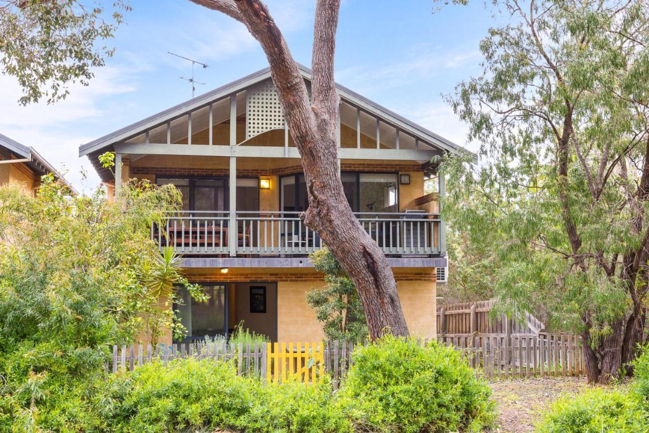 Pet Friendly Family Favourite - Kangaroo And Fairway Views With Air Con Dunsborough