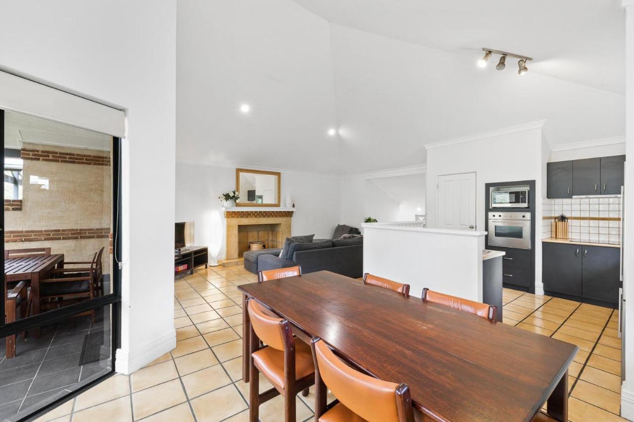 Holiday home Pet Friendly Family Favourite - Kangaroo And Fairway Views With Air Con