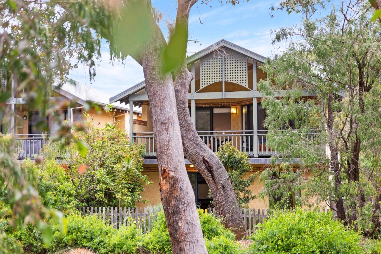 Pet Friendly Family Favourite - Kangaroo And Fairway Views With Air Con Holiday home Dunsborough