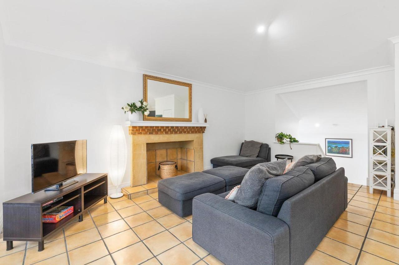 Pet Friendly Family Favourite - Kangaroo And Fairway Views With Air Con Holiday home
