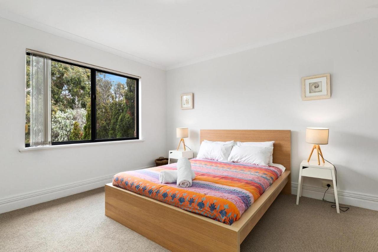 Pet Friendly Family Favourite - Kangaroo And Fairway Views With Air Con * Dunsborough