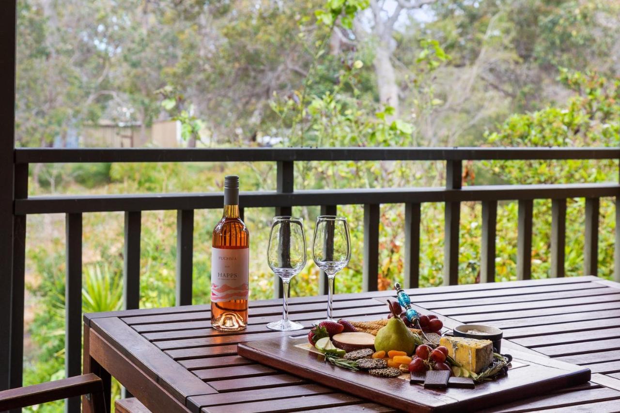 Pet Friendly Family Favourite - Kangaroo And Fairway Views With Air Con *