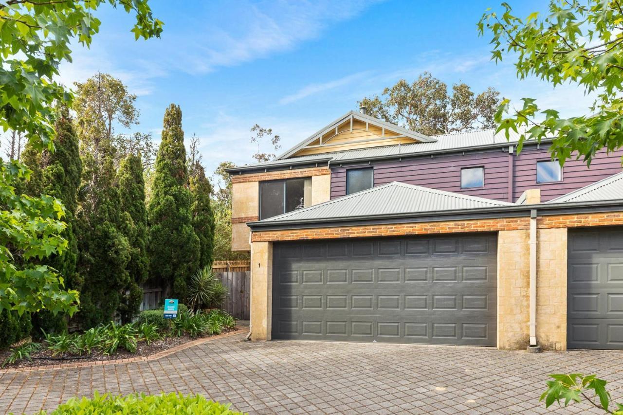 Pet Friendly Family Favourite - Kangaroo And Fairway Views With Air Con Dunsborough