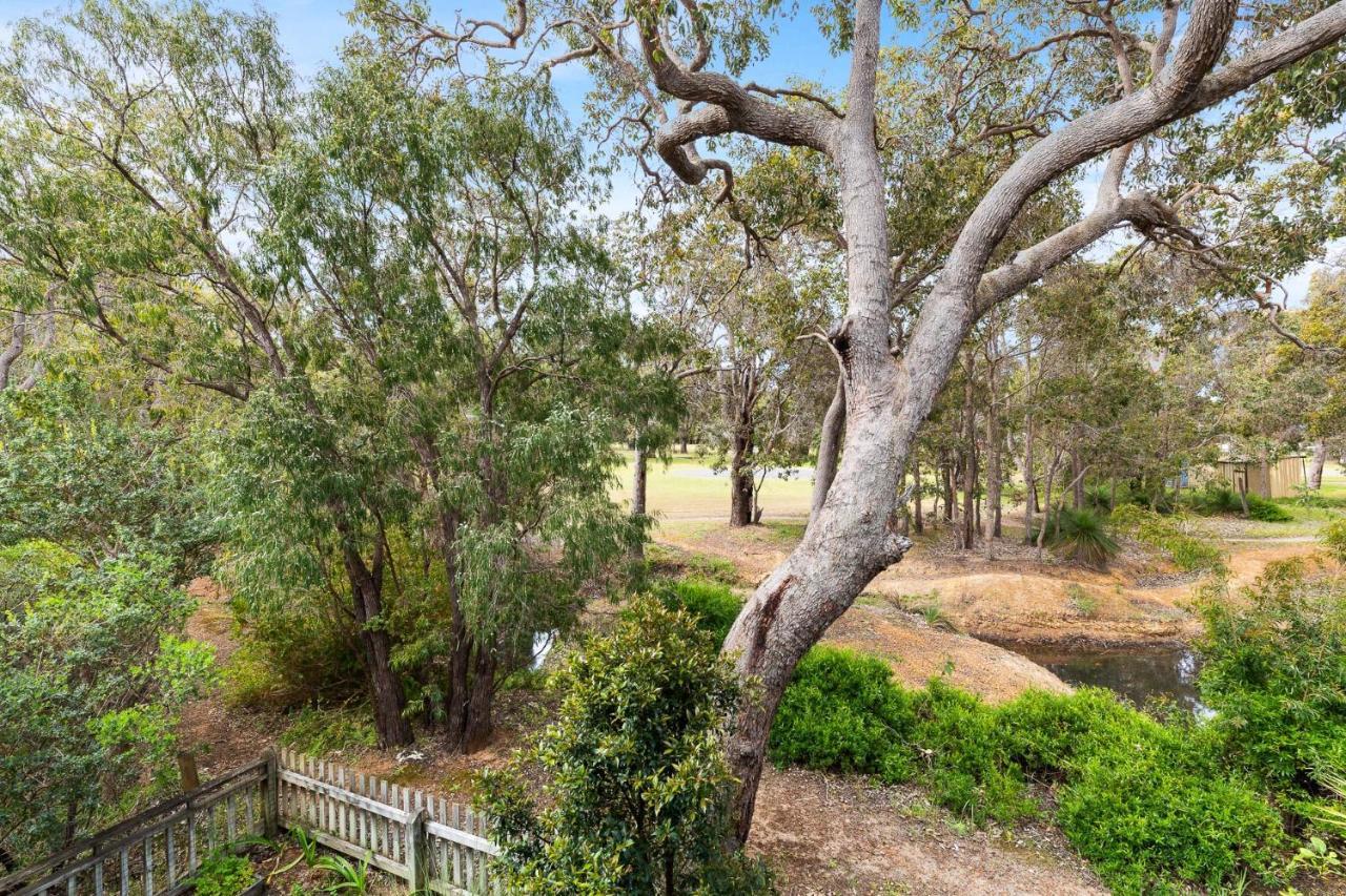 Holiday home Pet Friendly Family Favourite - Kangaroo And Fairway Views With Air Con